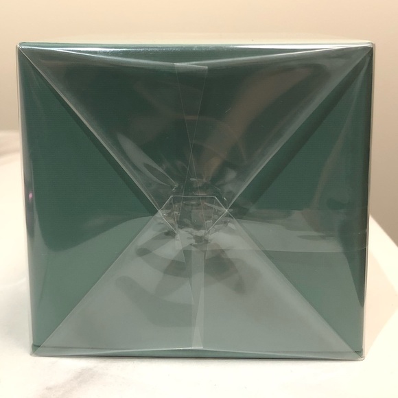 New sealed in box La Mer the moisturizing soft cream 2 oz - Picture 4 of 4